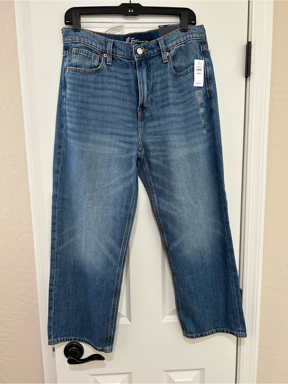 NWT GAP Women’s Supersoft Relaxed Straight Crop Mid-Rise Jeans- Medium Blue Wash